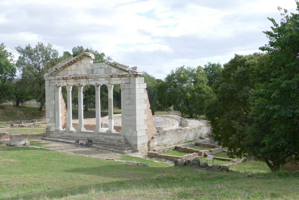 Apolonia